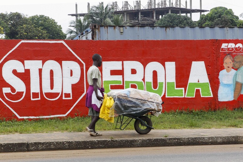 EBOLA: SIERRA LEONE, 121 MORTI IN 24 ORE © ANSA/EPA