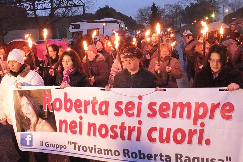 Una fiaccolata per Roberta Ragusa - RIPRODUZIONE RISERVATA