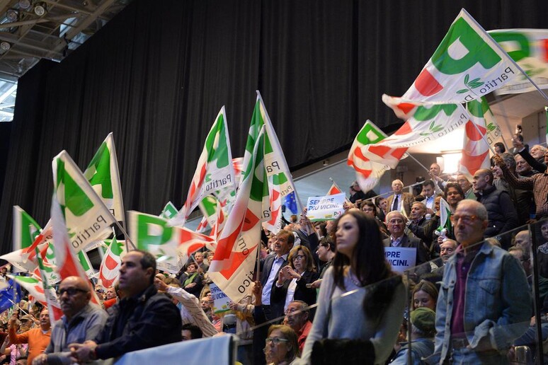 Manifestazione con Renzi - RIPRODUZIONE RISERVATA