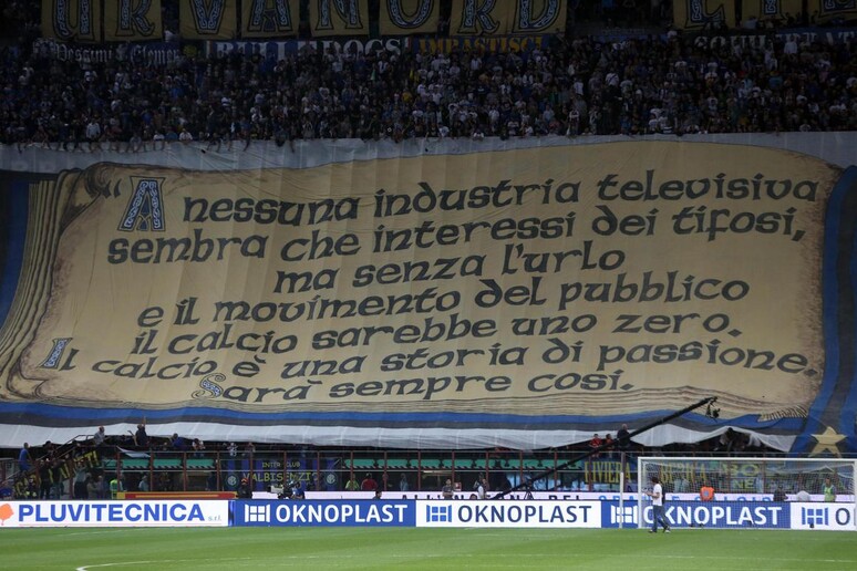 La curva dell'Inter: senza tifosi il calcio è zero - Calcio Italia 