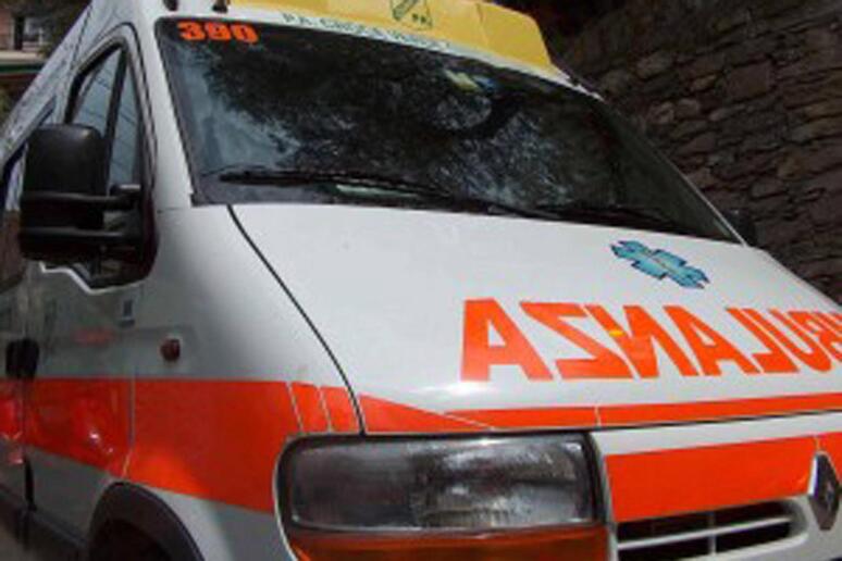 Ambulanza di pronto soccorso - RIPRODUZIONE RISERVATA