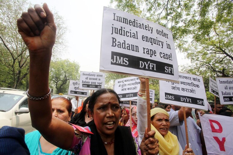 Proteste per stupro di gruppo e impiccagione di due ragazzine © ANSA/EPA
