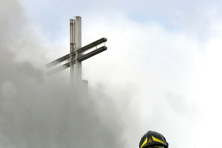 Principio incendio nella pieve di Arezzo Notizie Ansa.it