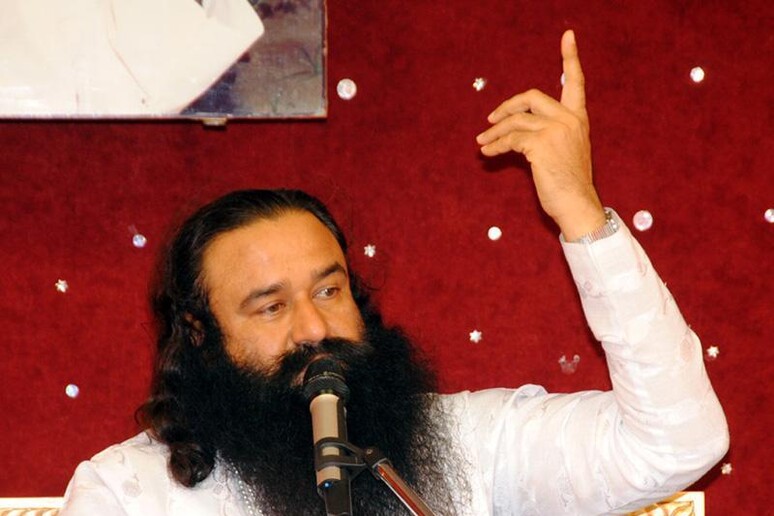 'Rock guru ' accusato di aver castrato 400 fedeli in India - RIPRODUZIONE RISERVATA