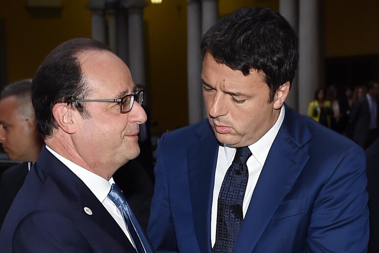 Hollande chiama Renzi, piena e totale vicinanza Italia - RIPRODUZIONE RISERVATA