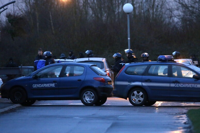 Police hunt for Charlie Hebdo suspects © ANSA/EPA