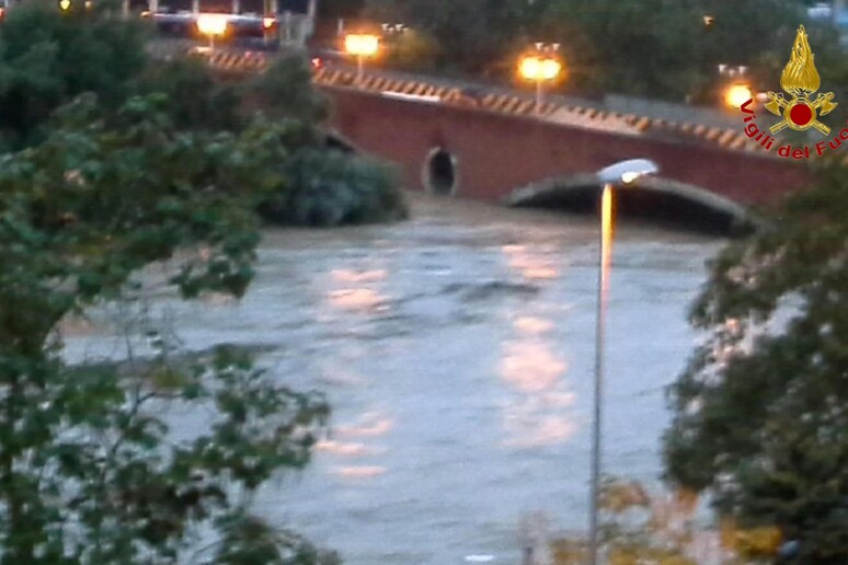 Maltempo: esonda fiume Calore, emergenza a Benevento - RIPRODUZIONE RISERVATA