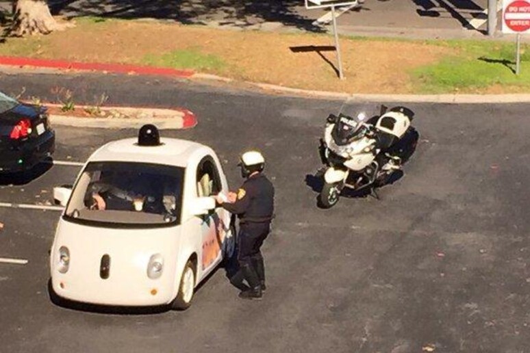 Prima multa ad una Google Car - RIPRODUZIONE RISERVATA