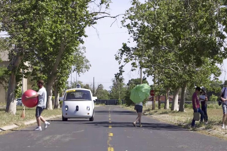 Primo incidente causato dalla Google Car - RIPRODUZIONE RISERVATA