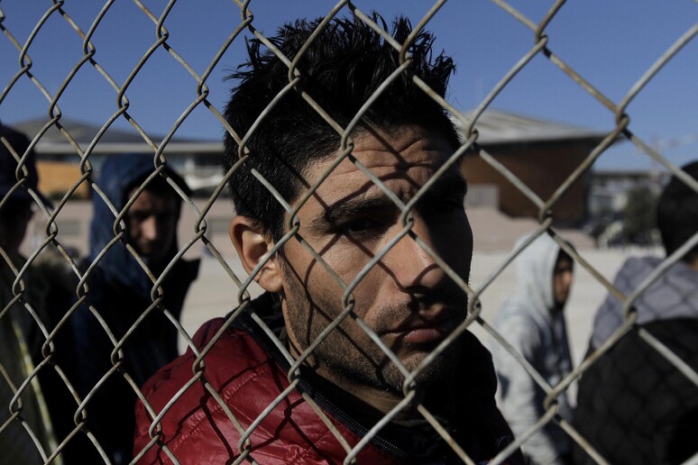 Migranti dal Marocco e Algeria ad Atene il 13 dicembre - RIPRODUZIONE RISERVATA
