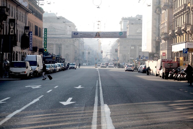 Smog: città chiuse alle auto - RIPRODUZIONE RISERVATA