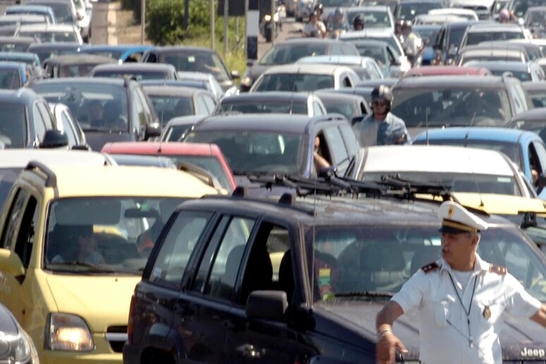 Traffico, record auto a Cagliari - RIPRODUZIONE RISERVATA