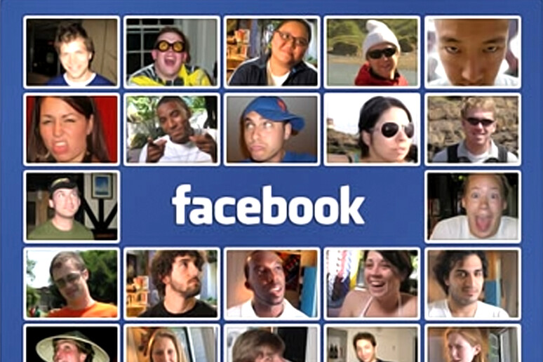 Facebook s 'interroga, il tempo passato su social ci fa male? - RIPRODUZIONE RISERVATA