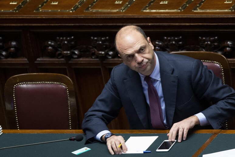 Il ministro Angelino Alfano in Aula in una foto d 'archivio - RIPRODUZIONE RISERVATA