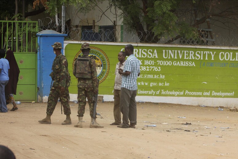 Forze di difesa Kenyote nella zona di Garissa © ANSA/AP