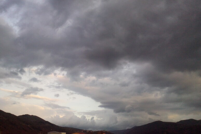 Maltempo: allerta meteo, ancora piogge al centrosud - RIPRODUZIONE RISERVATA