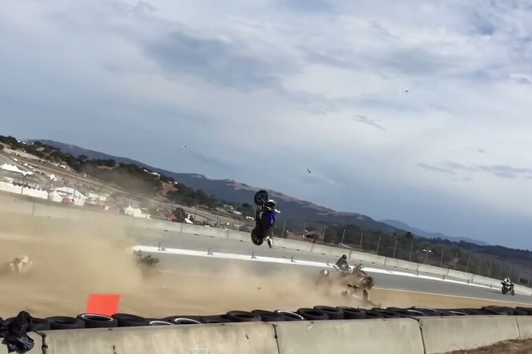 Un frame del video dell 'incidente di moto a Laguna Seca, in California, al Campionato MotoAmerica - RIPRODUZIONE RISERVATA