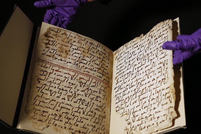 Un 'antica copia del Corano © ANSA/AP