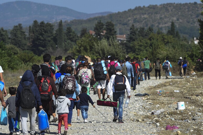 Il viaggio dei migranti dalla Serbia © ANSA/EPA