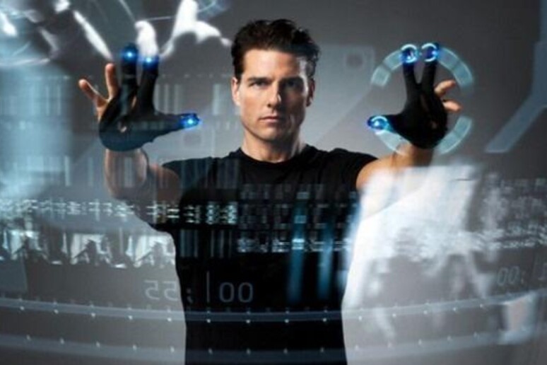 Apple - pc trasparenti come Minority Report - RIPRODUZIONE RISERVATA