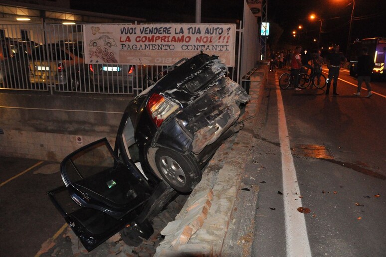 Muore in auto forse era sfida velocit Notizie Ansa.it