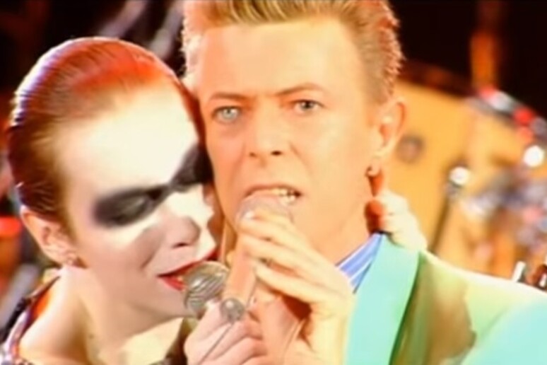 David Bowie ed Annie Lennox - RIPRODUZIONE RISERVATA