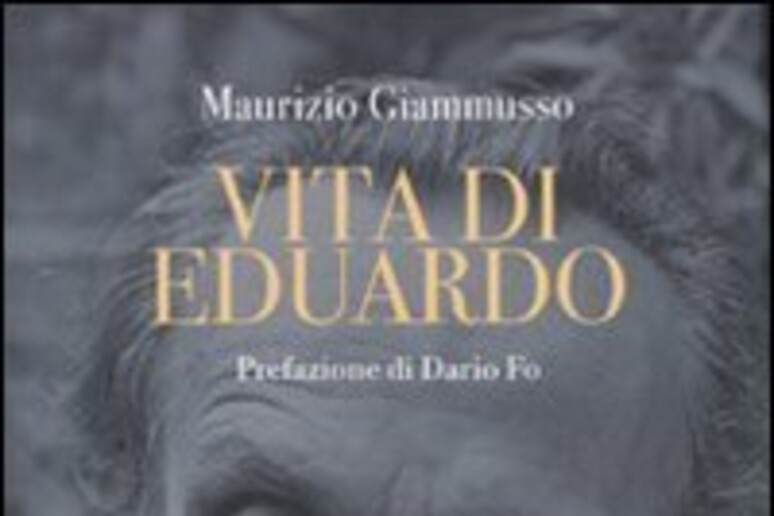La copertina del libro di Maurizio Giammusso  'Vita di Eduardo ' - RIPRODUZIONE RISERVATA
