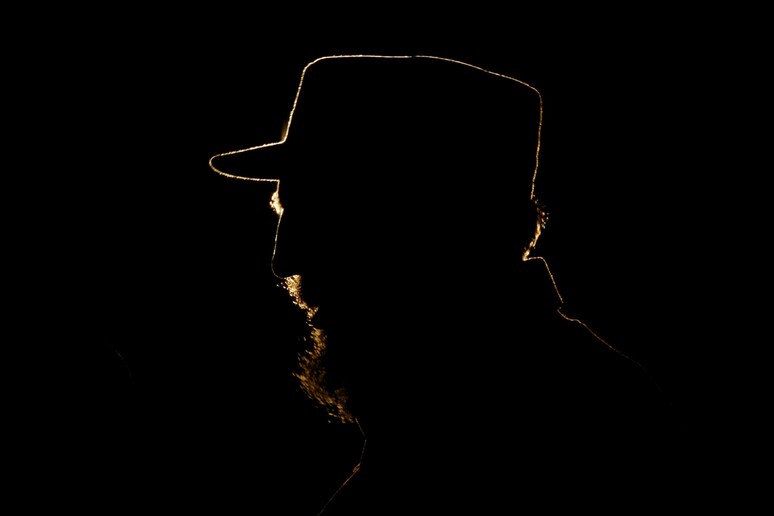 Fidel Castro durante la cerimonia per il premio José Marti nel 2005 © ANSA/AP