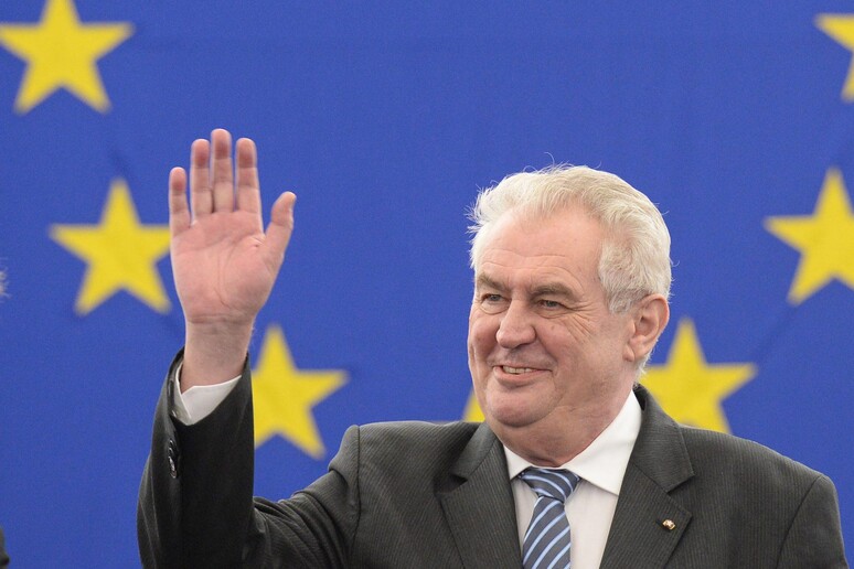 Ue: Zeman favorevole a referendum per uscita Praga © ANSA/EPA