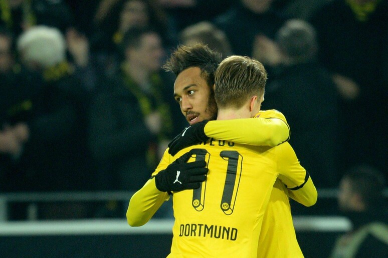 Borussia Dortmund vince, tifoso muore allo stadio © ANSA/EPA