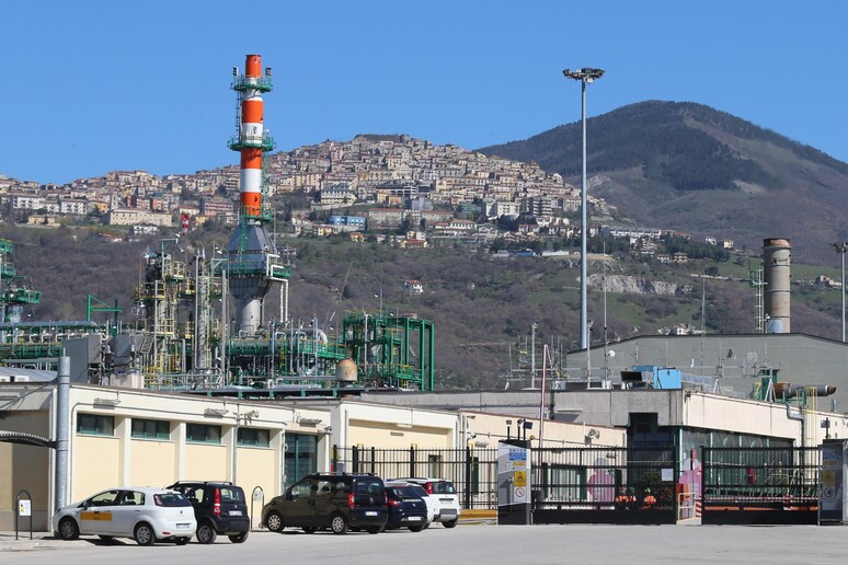 Il centro Eni di Viggiano (Potenza) in un 'immagine del 4 aprile 2016. - RIPRODUZIONE RISERVATA