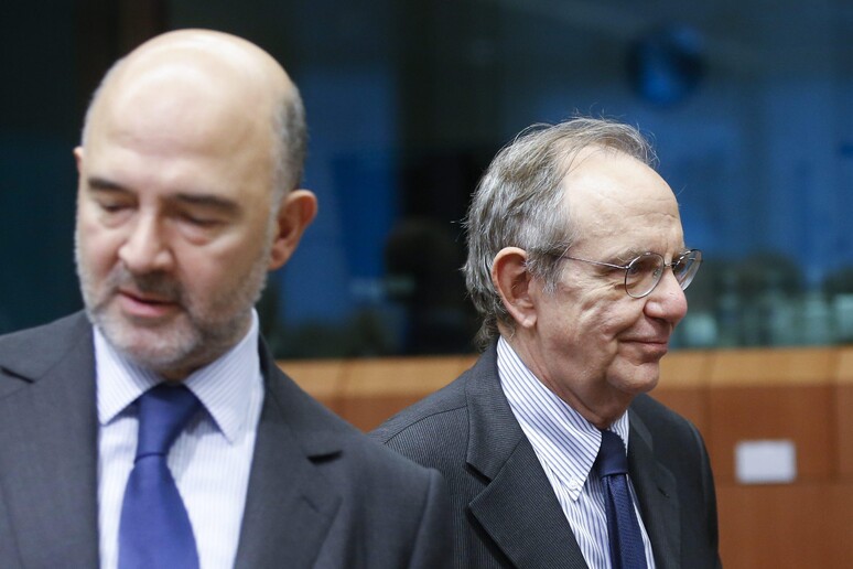 Il ministro Padoan e il commissario Moscovici, foto d 'archivio © ANSA/EPA