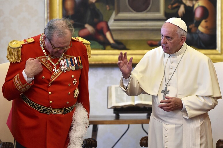 Il Papa e il Gran maestro dell 'Ordine di Malta © ANSA/AP
