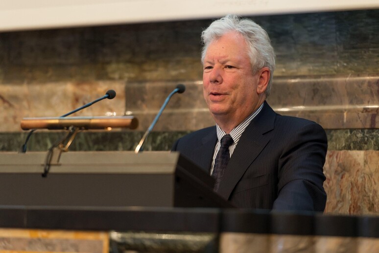 Premio Nobel per l'economia a Richard H. Thaler. Sua la 'teoria del  pungolo' - Notizie 