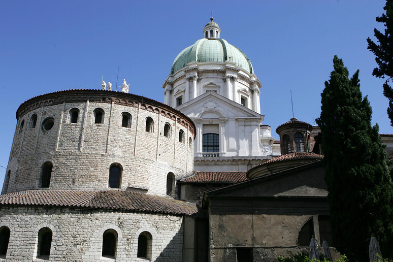 Brescia, la cupola del Duomo in una foto di archivio - RIPRODUZIONE RISERVATA