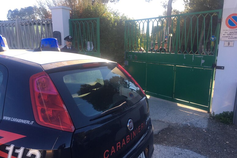 Pattuglia carabinieri al Poetto - RIPRODUZIONE RISERVATA