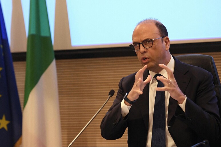 Migranti: Alfano, 200 milioni al Fondo per l 'Africa per stop alle partenze - RIPRODUZIONE RISERVATA