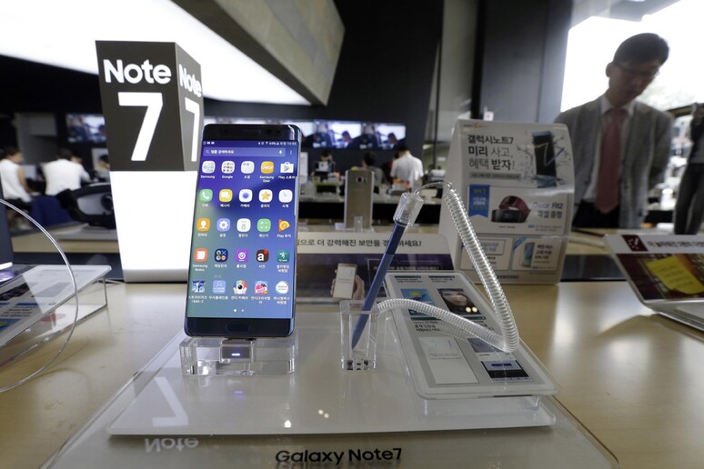 Samsung  'spegne ' definitivamente il Galaxy Note 7 © ANSA/AP