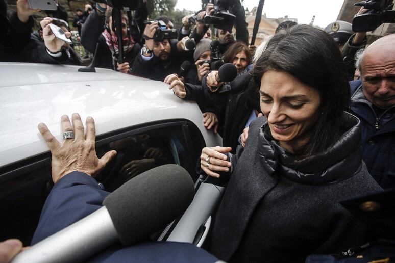 L 'arrivo del sindaco Raggi n Campidoglio - RIPRODUZIONE RISERVATA