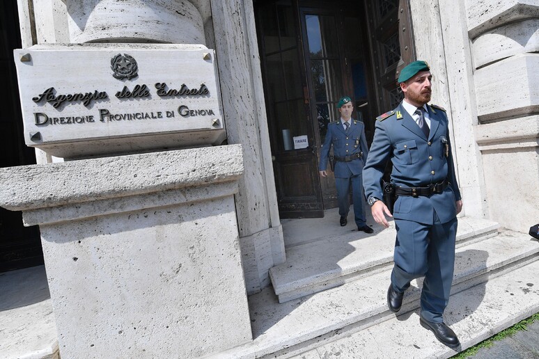 Corruzione: arrestato direttore Agenzia Entrate Genova - RIPRODUZIONE RISERVATA