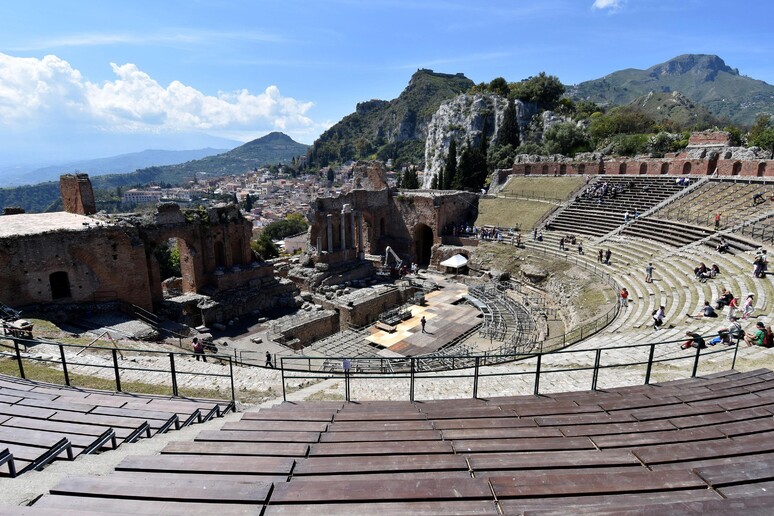 Un 'immagine del Teatro Antico di Taormina, che ospiterà la cerimonia di consegna dei Nastri d 'Argento il 30 giugno - RIPRODUZIONE RISERVATA