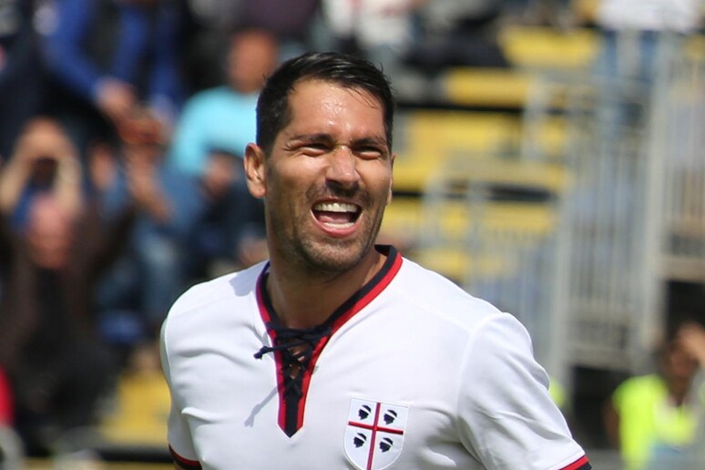 A Cagliari Marco Borriello segna l 1 0 contro il Torino Sport