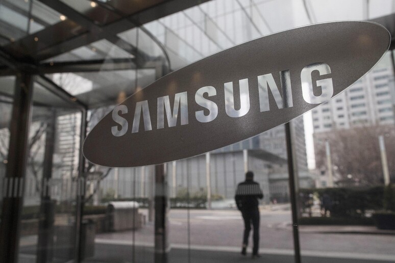 Samsung, non rallentiamo le prestazioni degli smartphone - RIPRODUZIONE RISERVATA