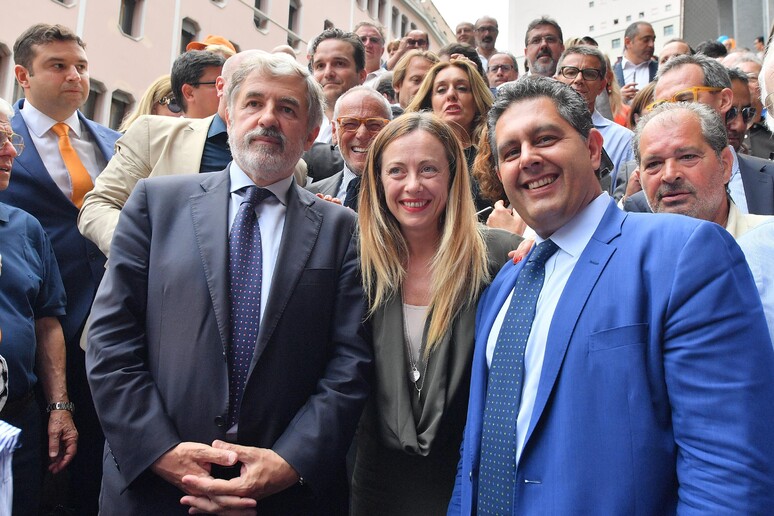 Giorgia Meloni a Genova con Bucci e Toti - RIPRODUZIONE RISERVATA