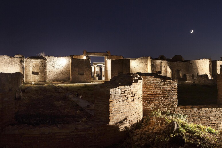 Pompeii by night -     ALL RIGHTS RESERVED