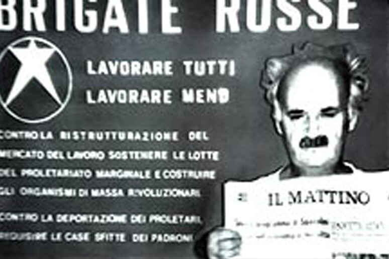 Ciro Cirillo durante il rapimento da parte delle Br  (immagine da Wikipedia) - RIPRODUZIONE RISERVATA