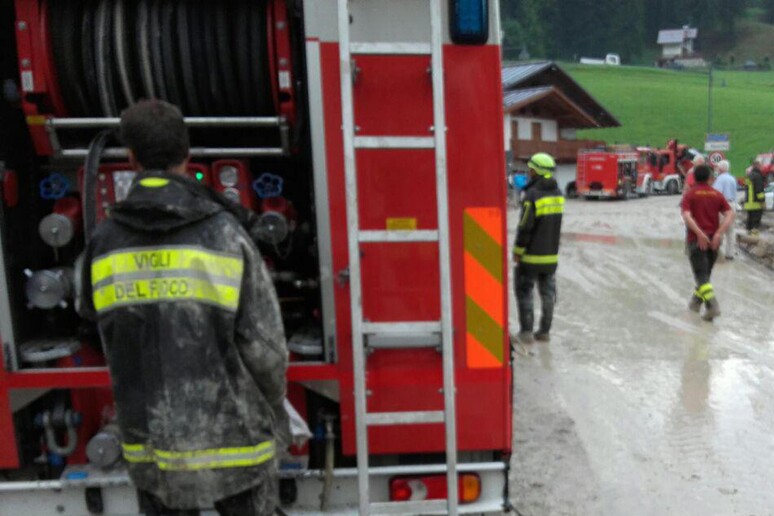 Bomba d 'acqua su Cortina, strade come fiumi - RIPRODUZIONE RISERVATA