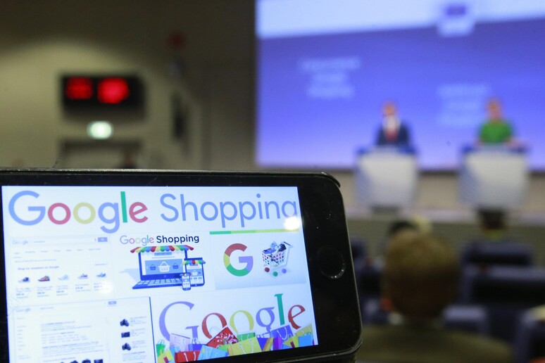 Il logo di Google Shopping - RIPRODUZIONE RISERVATA