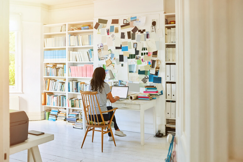 Lavoro da casa. Per la DOza la tendenza riguarda anche il dipendenti. foto Dean Mitchell iStock. - RIPRODUZIONE RISERVATA