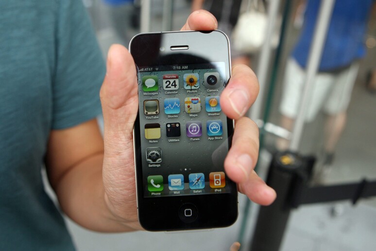 Apple:  'stiamo rispondendo alle autorita ' Usa su iPhone ' - RIPRODUZIONE RISERVATA